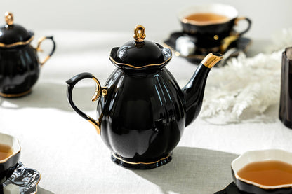 Black & Gold Scallop Porcelain Teapot (40 oz)