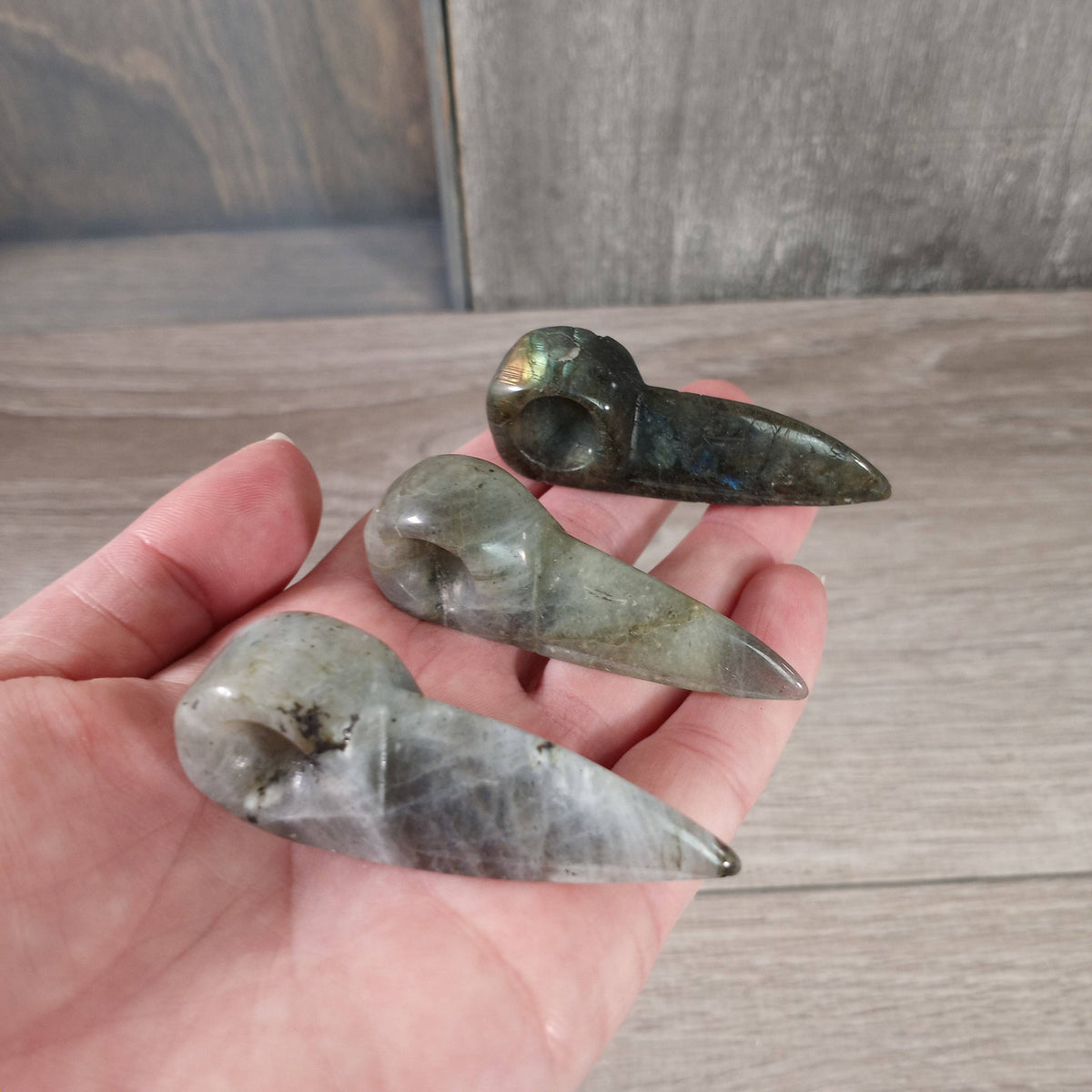 Gemstone Raven Skull Figurine – Carved Crystal Decor
