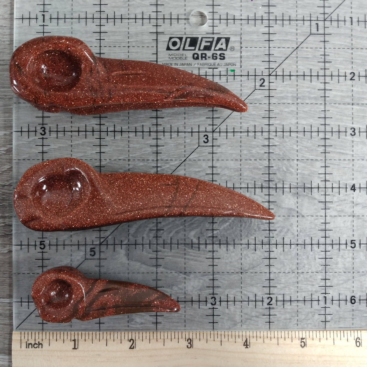 Gemstone Raven Skull Figurine – Carved Crystal Decor