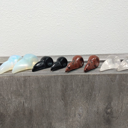 Gemstone Raven Skull Figurine – Carved Crystal Decor
