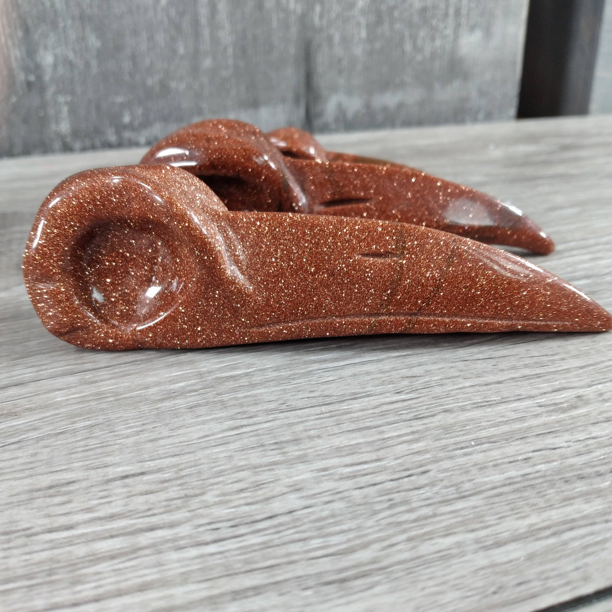 Gemstone Raven Skull Figurine – Carved Crystal Decor