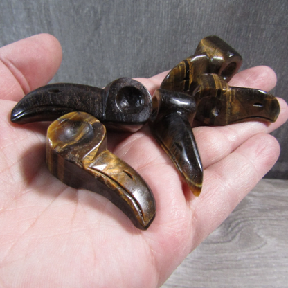 Gemstone Raven Skull Figurine – Carved Crystal Decor